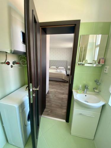 Double Room with Extra Bed image 7