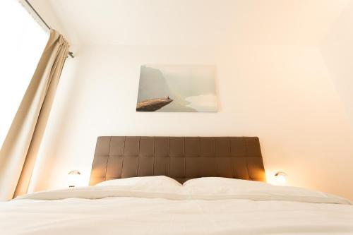 1 double bed, 1 twin bed