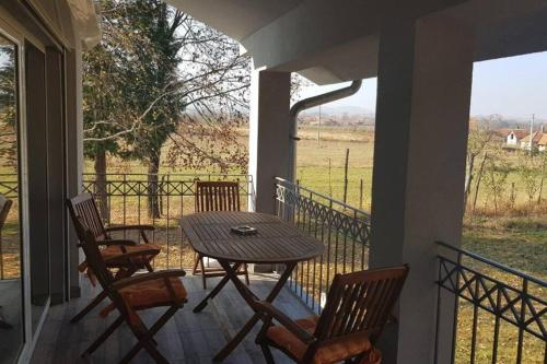 Villa Eli, Belosavci home with the View in Topola