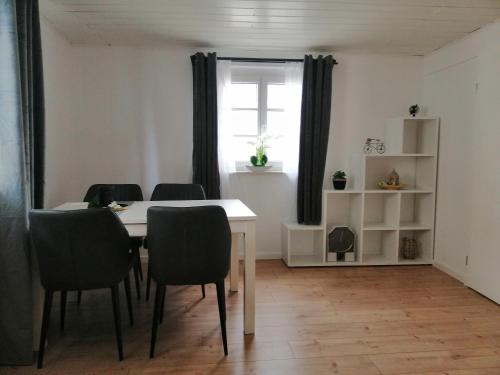 設施, Ferienwohnung Benz in 克林根明斯特