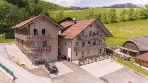 Alpine Appartement Top 8 by AA Holiday Homes