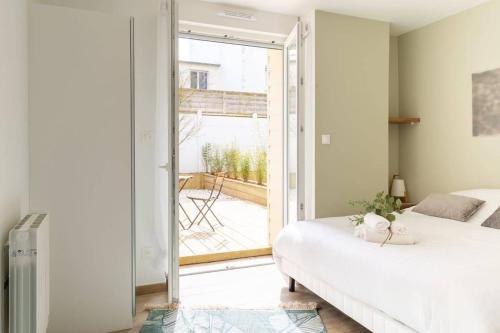 RARE Penfret - studio neuf & cosy avec terrasse / proche centre-ville et Fac / stationnement gratuit / 100m du bus