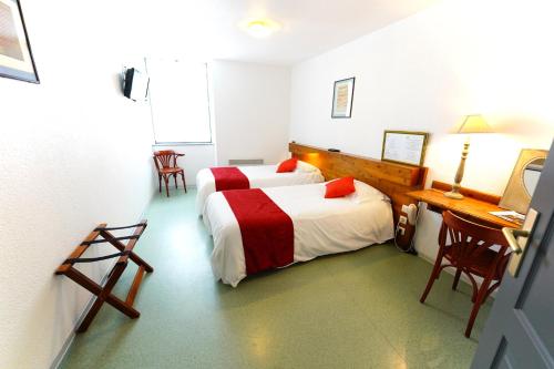 2 twin beds