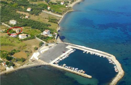  Yiota harbour House 1 min walk to the beach, Pension in Zakynthos