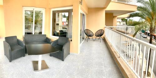 Apartamentos Las Palmeras – Palma Nova, NJ