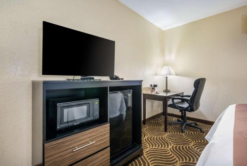 Quality Inn & Suites Florence - Cincinnati South