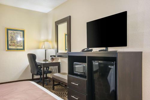 Quality Inn & Suites Florence - Cincinnati South