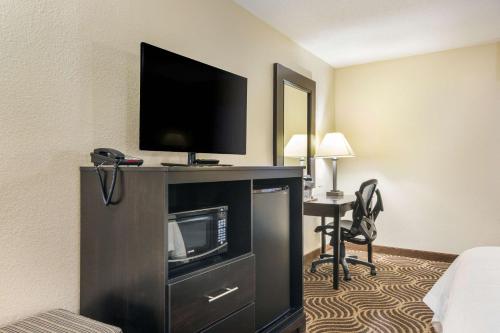 Quality Inn & Suites Florence - Cincinnati South