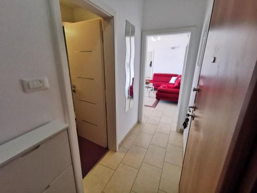 SARA LUX apartment with sea view 50m from the beach - image 5