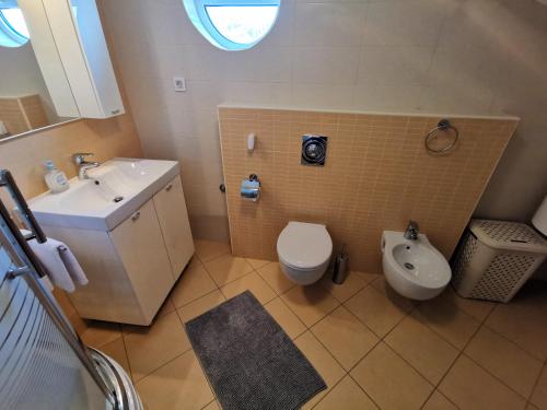 Apartment image 9