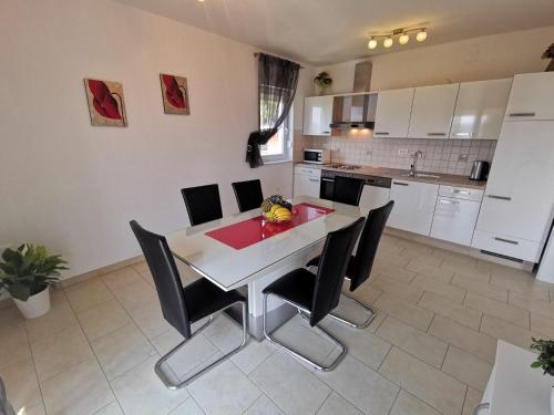 Apartment image 7