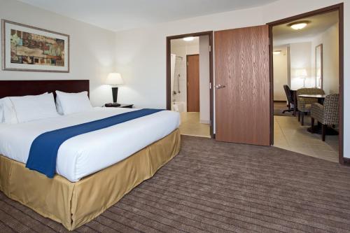 Holiday Inn Express & Suites Buffalo, an IHG Hotel