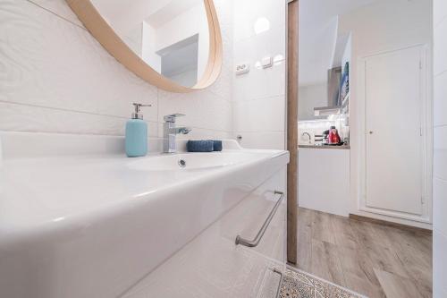 SANDRA APARTMENT CLOSE TO CHAIN BRIDGE - image 3
