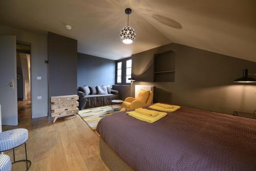1 queen bed, 2 twin beds