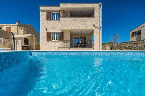 Deluxe Villa image 7