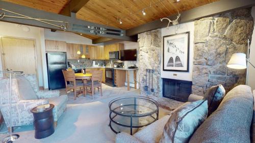 Laurelwood Condominiums 310 thumb 4