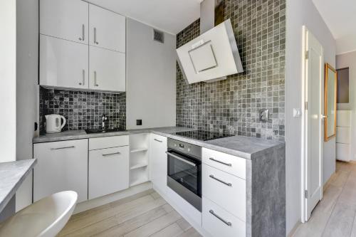 One-Bedroom Apartment image 4
