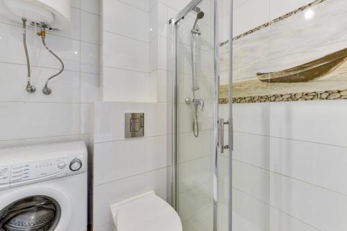 One-Bedroom Apartment image 10