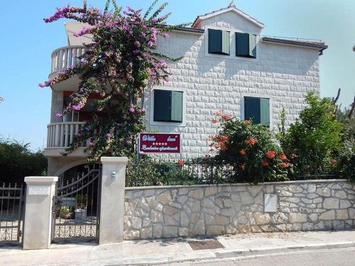 Apartment in Supetar with sea view, terrace, air conditioning, Wi-Fi (4865-1)