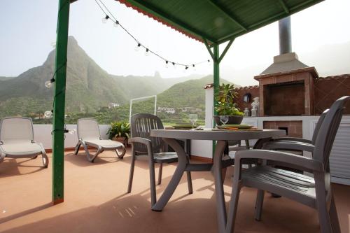  2 bedrooms house with sea view furnished terrace and wifi at Santa Cruz de Tenerife, Pension in Santa Cruz de Tenerife