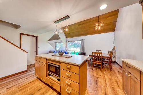 31 Mtn. View Condo - image 5