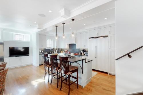 Oak Street South 205 B - Gondola Chalet - image 3