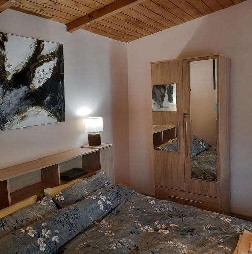 1 king bed, 2 sofa beds