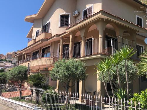  Elisem B&B, Pension in San Marco dʼAlunzio bei Galati Mamertino