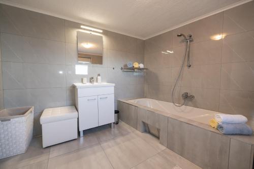 Kuca za odmor NALL - image 14
