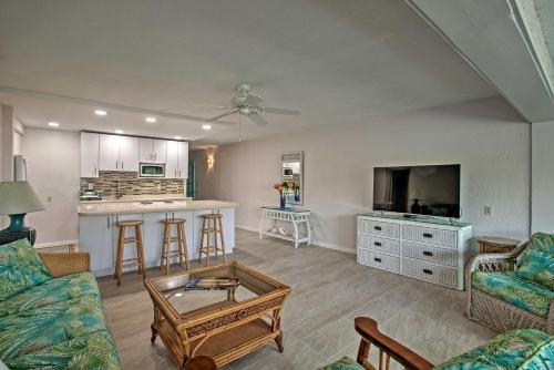 Beachfront St Croix Condo w/ Pool + Lanai! in Кристианстед