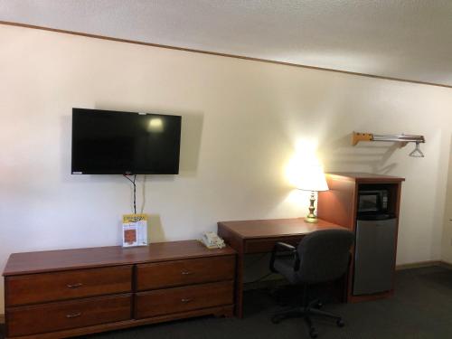 Budget Host Inn - Emporia