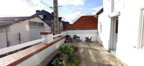 Maison Coeur de Ville - Spacieuse avec Terrasse in Déville-lès-Rouen