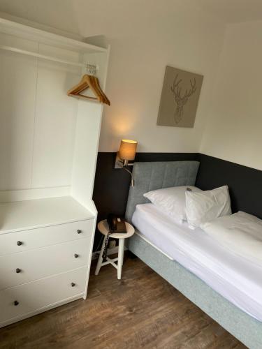 Single Room image 5