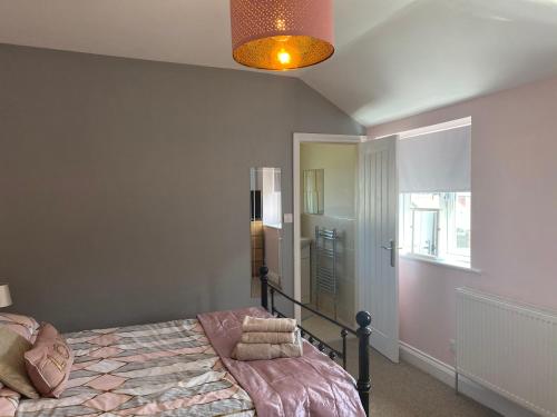 Beautifully presented 6 bed 5 & a half bath house - image 10