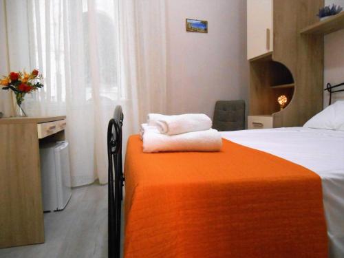 Small Double Room image 10