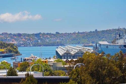Inner City Harbour Views With Parking - image 12