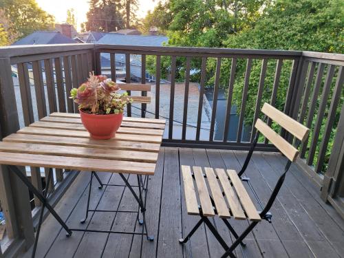 Spacious, Sunny House in Berkeley/Oakland Rockridge