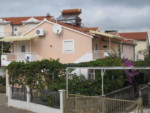 Apartment in Rogoznica with Terrace, Air conditioning, Wi-Fi, Washing machine (4867-4)