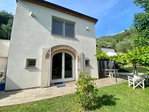 Villino Mami con Vista Mare e Piscina gîte à louer Guamo
