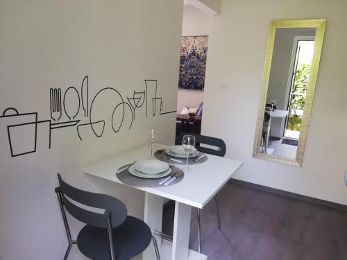 Seadmed, Apartments 4U in Omisalj