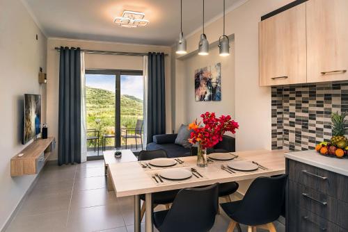 La Torre, brand New (2021) Modern Apt in Alikanas - Apartment