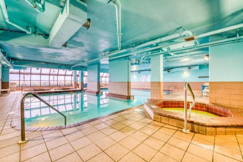 Swimming pool, The Phoenix V Resort in Orange Beach (AL)