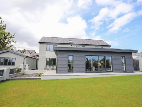Maes Llwyd - main image