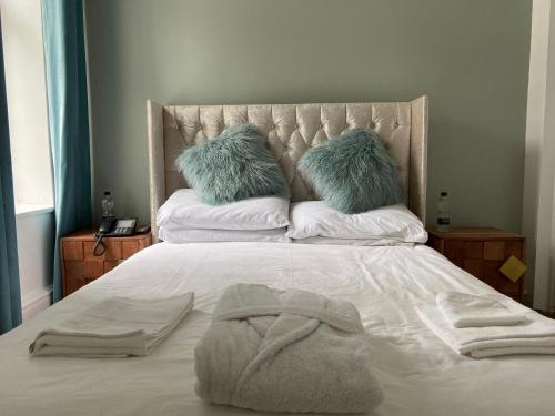 2 bedrooms, 3 beds