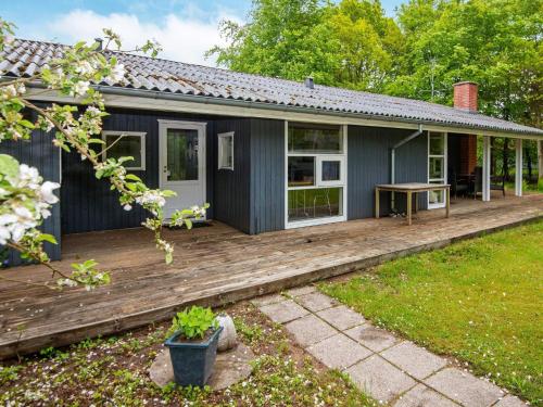 6 person holiday home in Glesborg