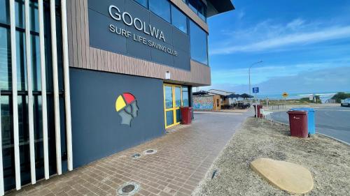 Goolwa Beachfront House. Pet Friendly. in Victor Harbor