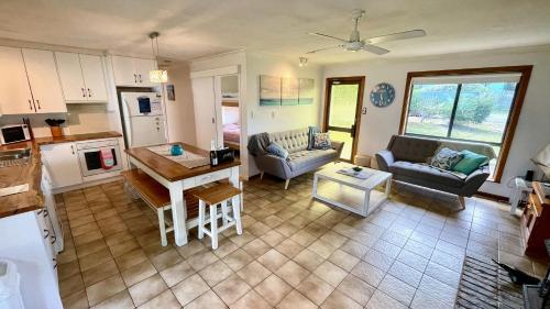 Goolwa Beachfront House. Pet Friendly. in Victor Harbor