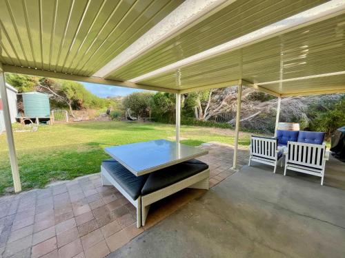 Goolwa Beachfront House. Pet Friendly. in Victor Harbor