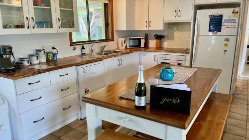 Goolwa Beachfront House. Pet Friendly. in Victor Harbor