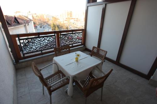 Balkons/terase, Hotel Happy in Dakovica
